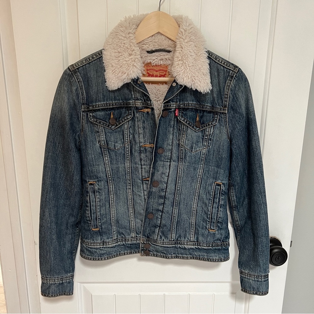 Levi's Blue Denim Jean Jacket with Cream Sherpa Collar